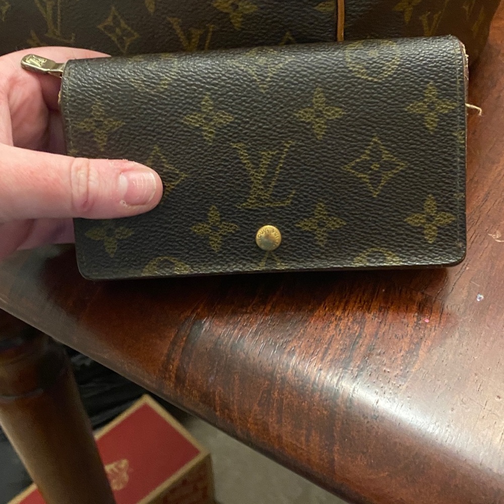 Authentic Louis Vuitton monogram wallet - Picture 9 of 9